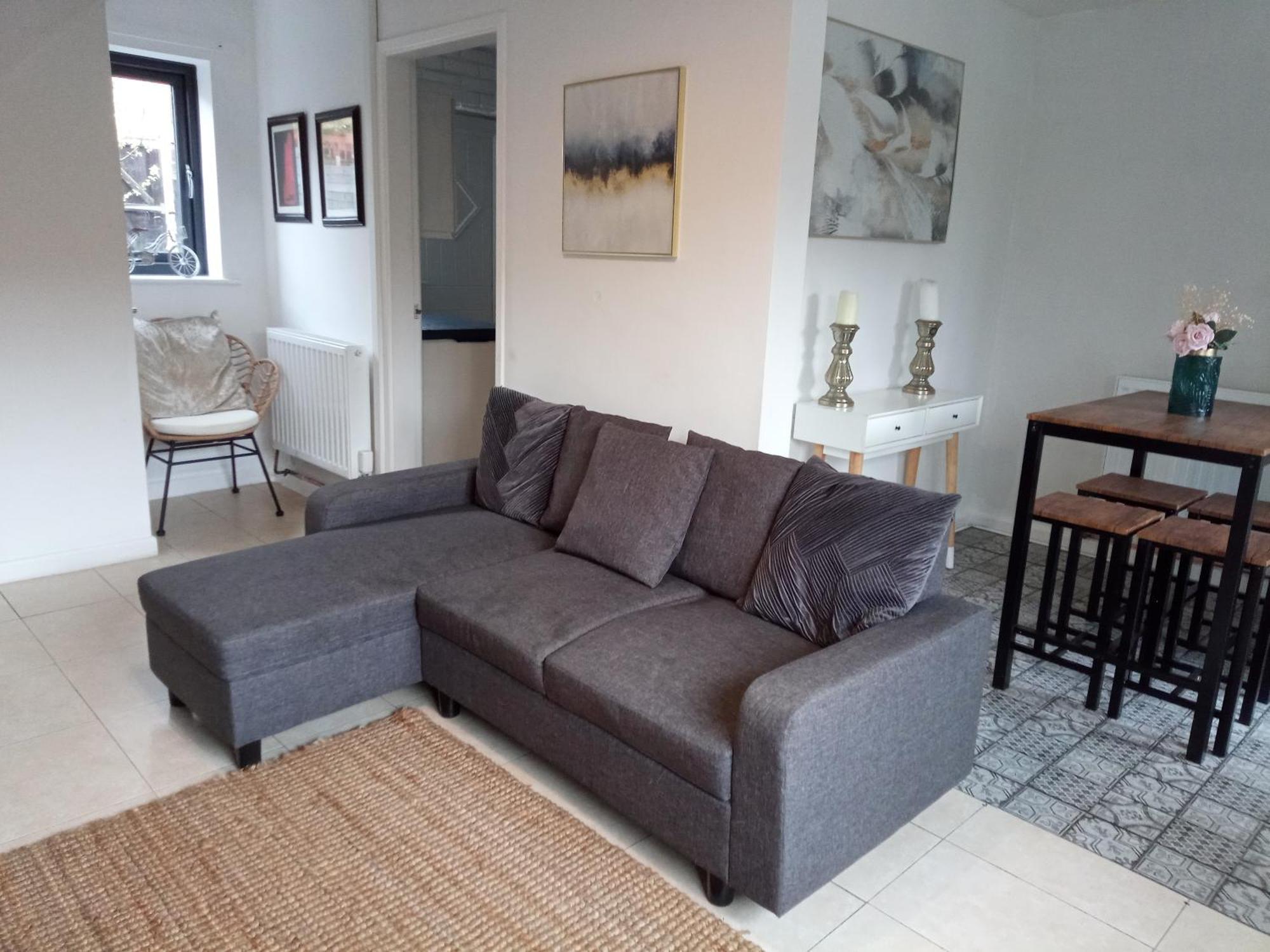 Villa Beautiful 2-Bed House In Bolton With Free Parking Exterior foto